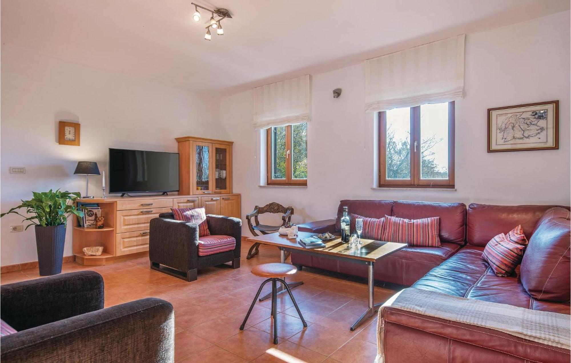 Beautiful Home In Bale With Kitchen Екстериор снимка